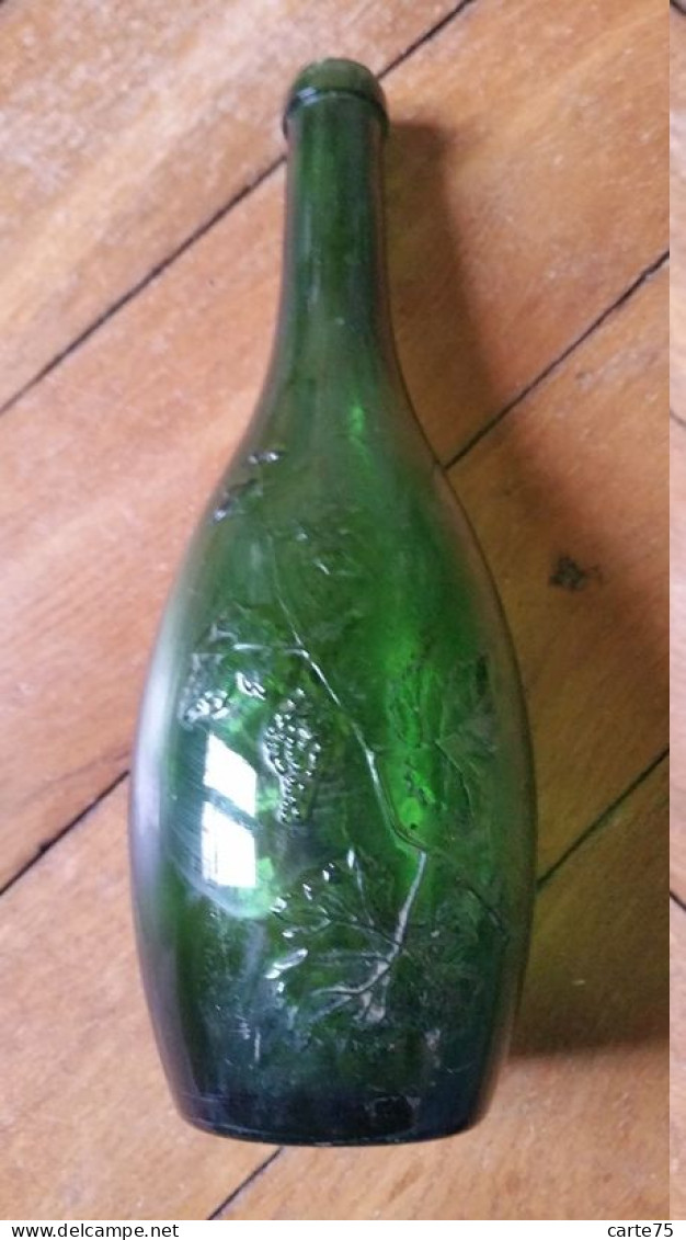 Bouteille Ancienne De Vin Provenant Des Guinguettes De Bord De Marne Courant XXe Voire Fin XIXe - Wein