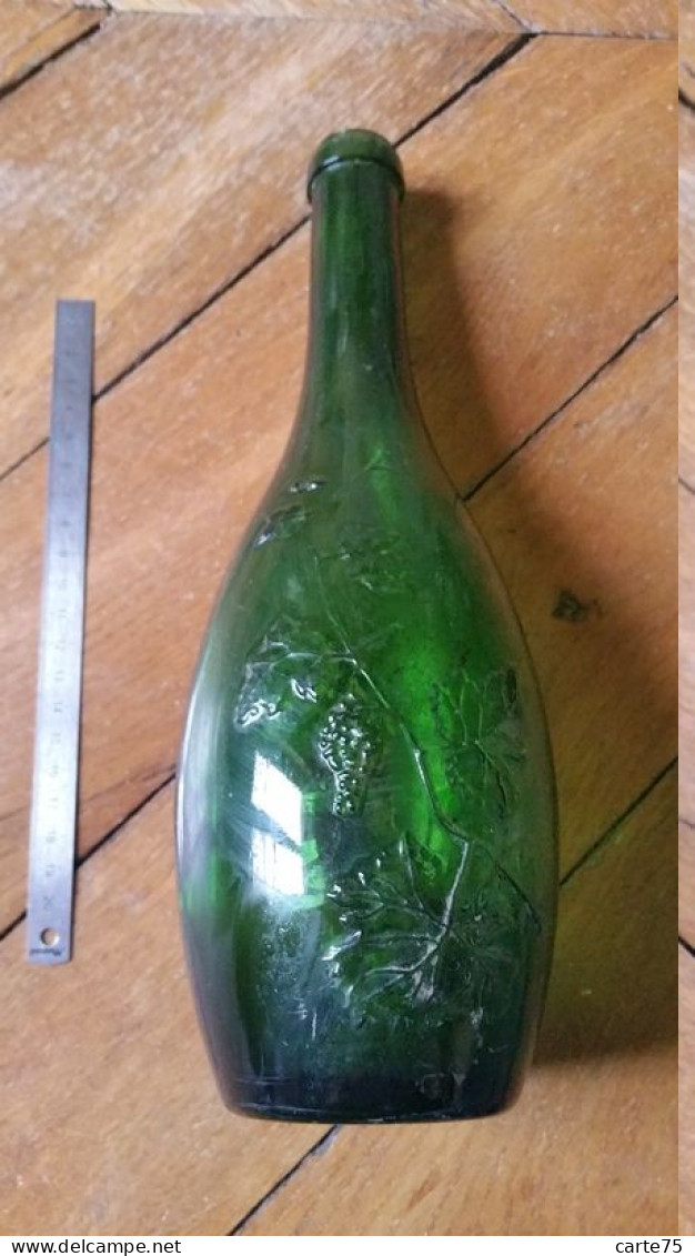 Bouteille Ancienne De Vin Provenant Des Guinguettes De Bord De Marne Courant XXe Voire Fin XIXe - Vino