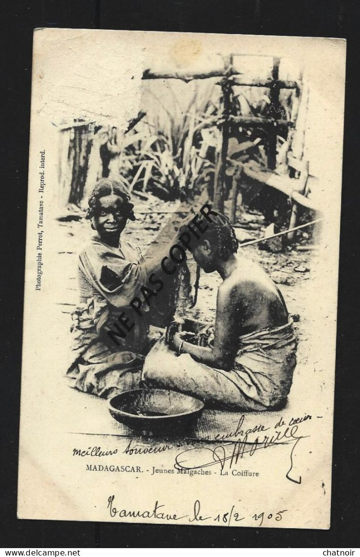 Jeunes Malgaches   La Coiffure  Oblit Bleue  TAMATAVE  1905  /defaut En Haut - Madagascar
