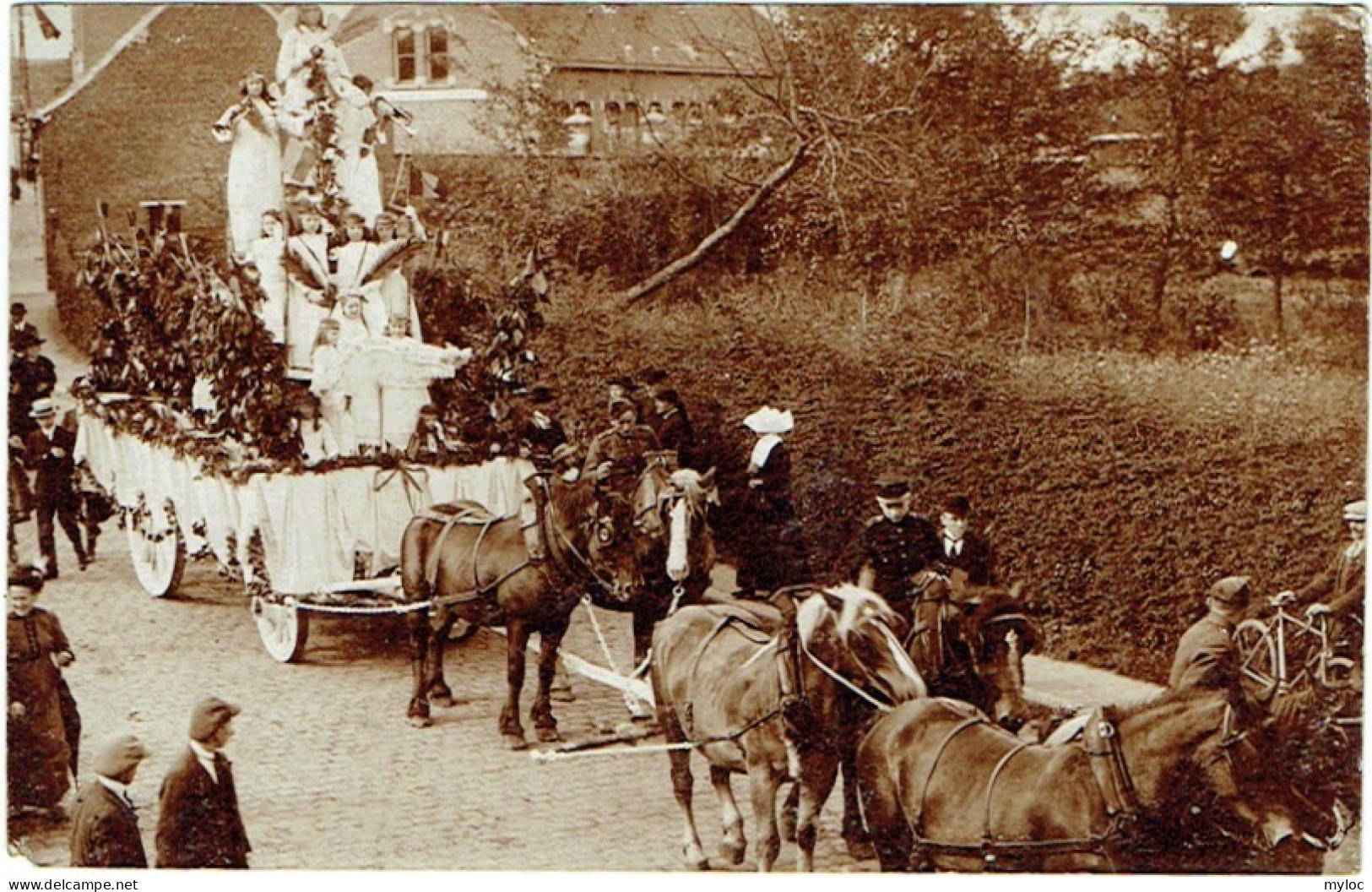 Fotokaart. Sint-Kwintens-Lennik. Stoet Vredefeesten. Militaire Herdenking Eerste Wereldoorlog. Misviering - Lennik