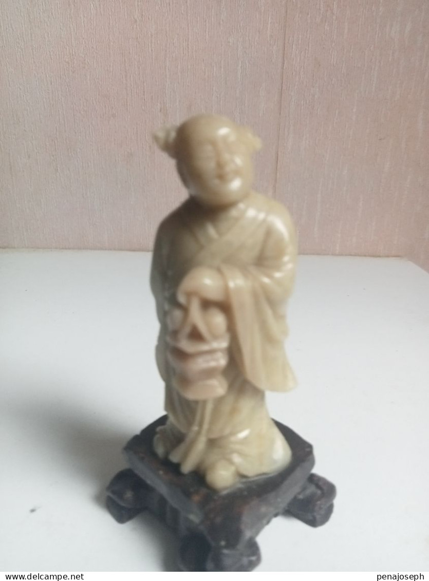 Statuette Asiatique, Art Du XIXème, En Pierre Vert  Hauteur 10 Cm - Asiatische Kunst