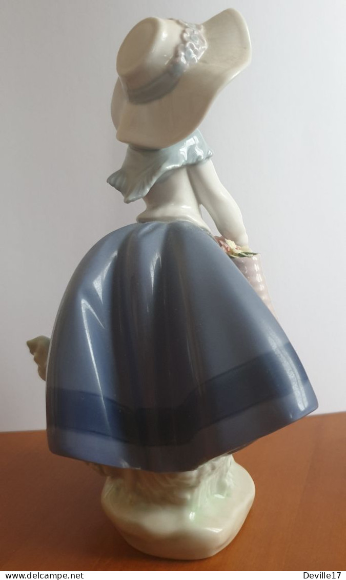 BELLE FIGURINE DE FEMME EN PORCELAINE DE LLADRO 1983 - Lladro (ESP)