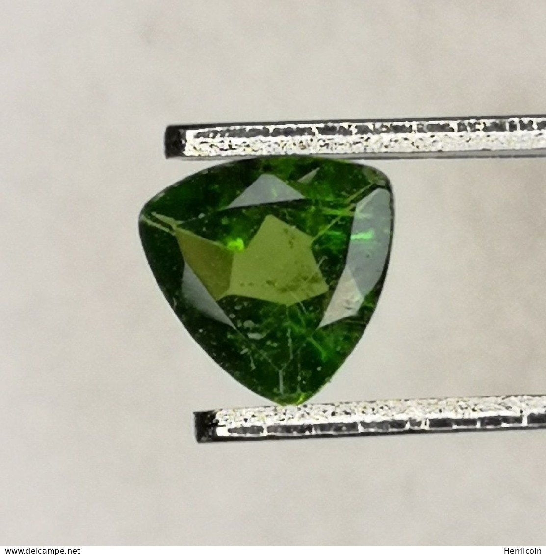 Diopside Chrome Naturelle De Russie - Trillion 0.38 Carat - 5 X 5 X 2.2 Mm - Other & Unclassified