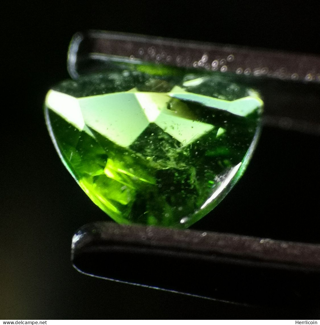 Diopside Chrome naturelle de Russie - Trillion 0.38 Carat - 5 x 5 x 2.2 mm