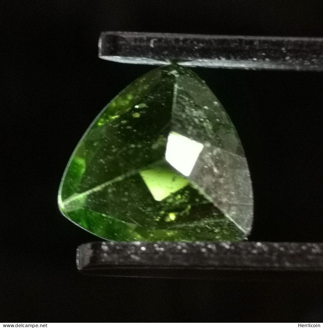 Diopside Chrome naturelle de Russie - Trillion 0.38 Carat - 5 x 5 x 2.2 mm