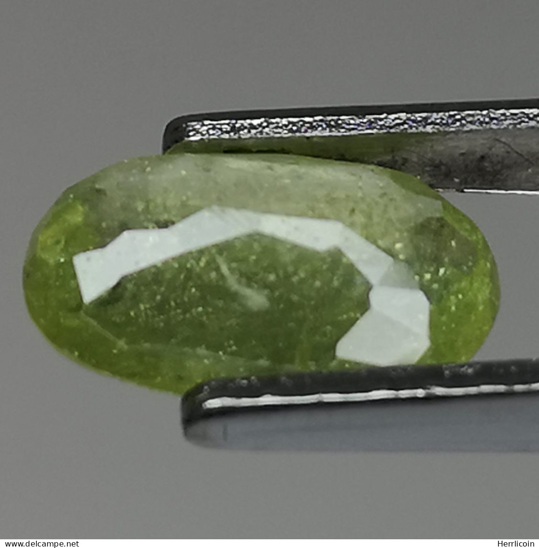 Sphène naturel de Madagascar- Ovale 1.10 Carat - 8.6 x 5.4 x 2.6 mm