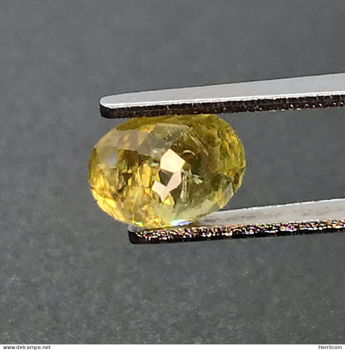 Sphène Naturel De Madagascar- Ovale 1.15 Carat - 6.8 X 5.2 X 3.7 Mm - Other & Unclassified