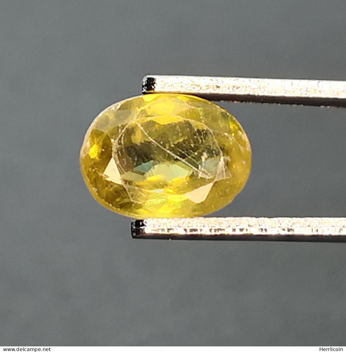 Sphène Naturel De Madagascar- Ovale 0.87 Carat - 6.8 X 5.0 X 3.0 Mm - Other & Unclassified