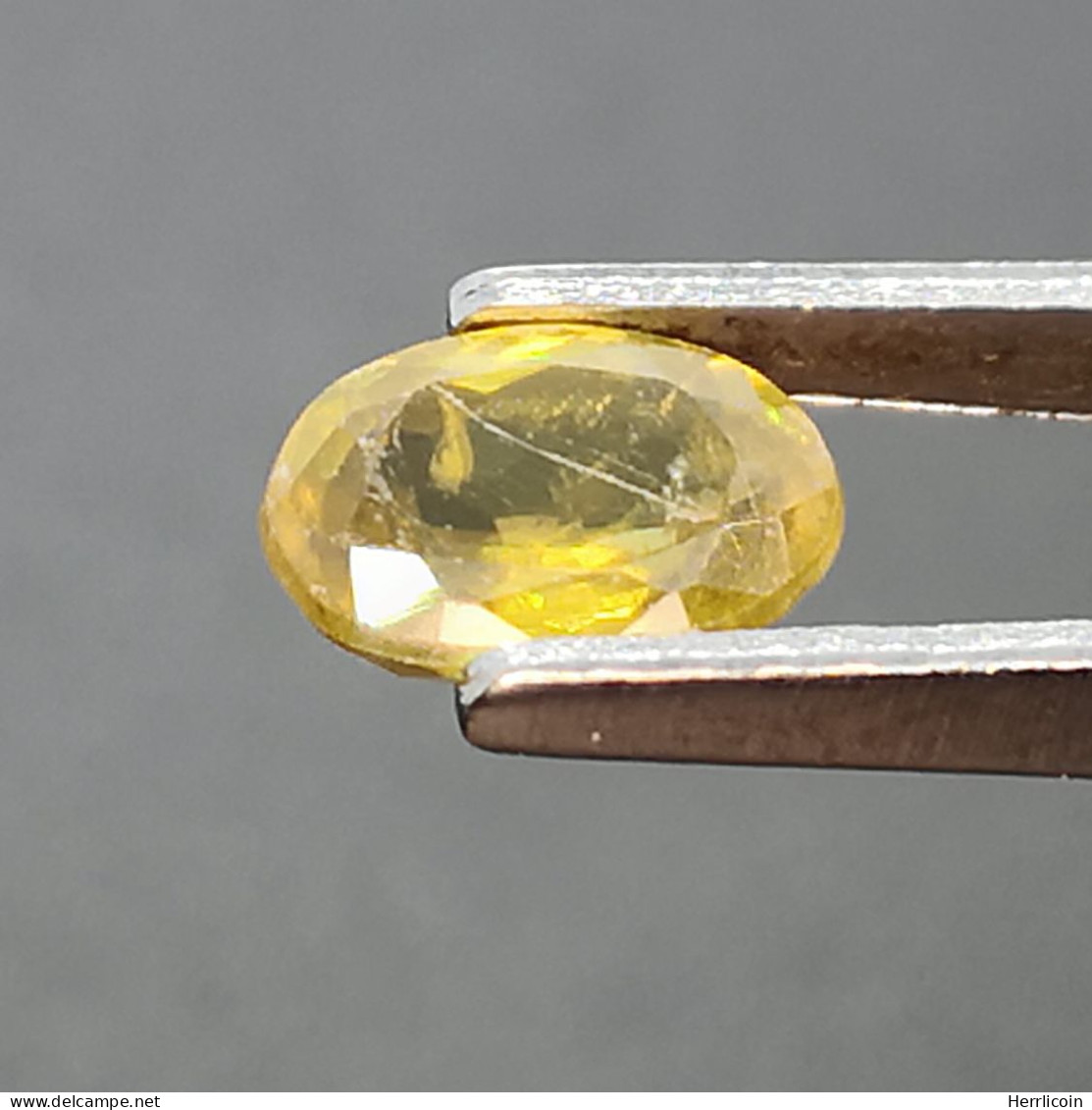 Sphène Naturel De Madagascar- Ovale 0.87 Carat - 6.8 X 5.0 X 3.0 Mm - Autres & Non Classés