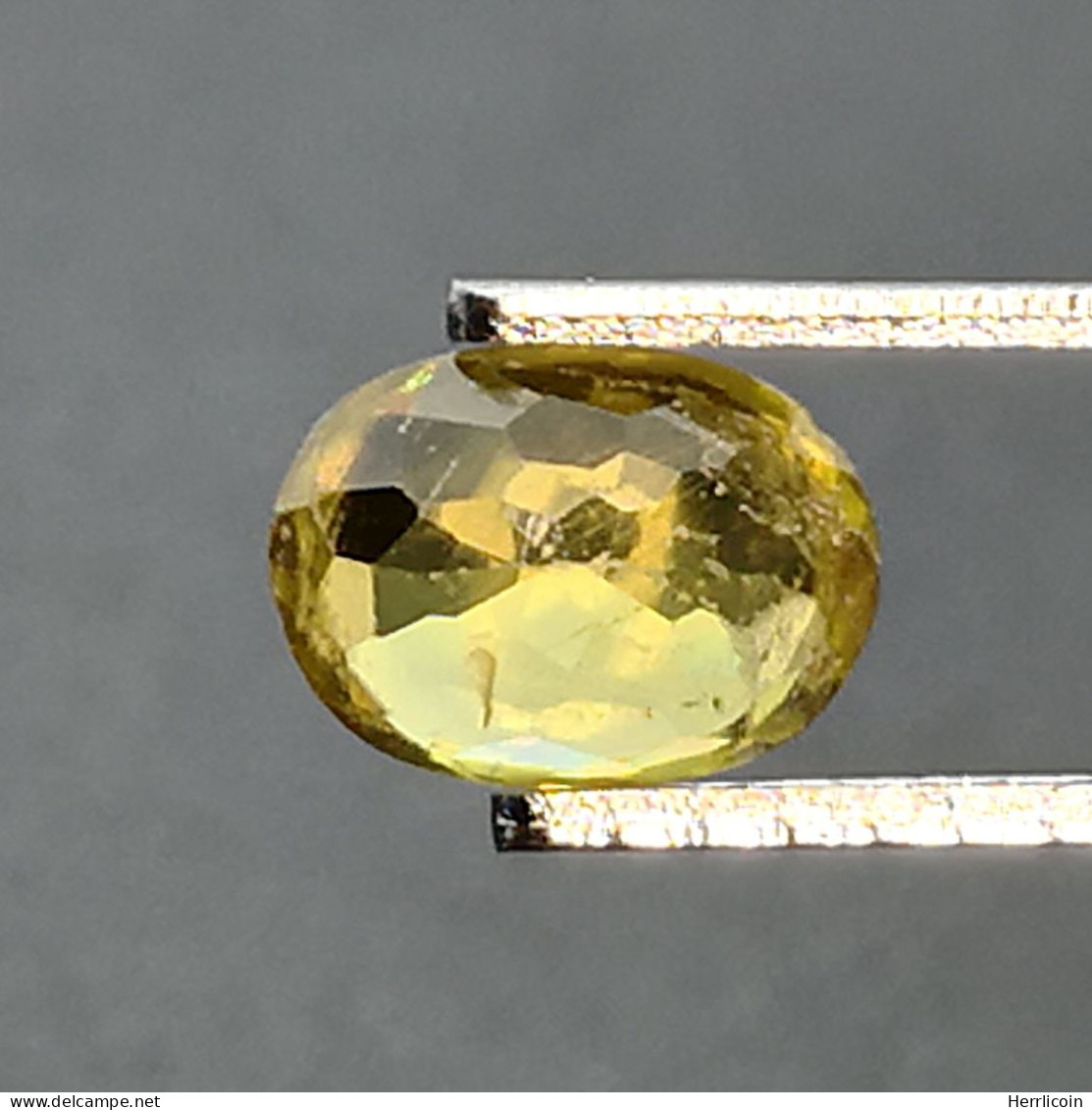 Sphène Naturel De Madagascar- Ovale 0.87 Carat - 6.8 X 5.0 X 3.0 Mm - Autres & Non Classés