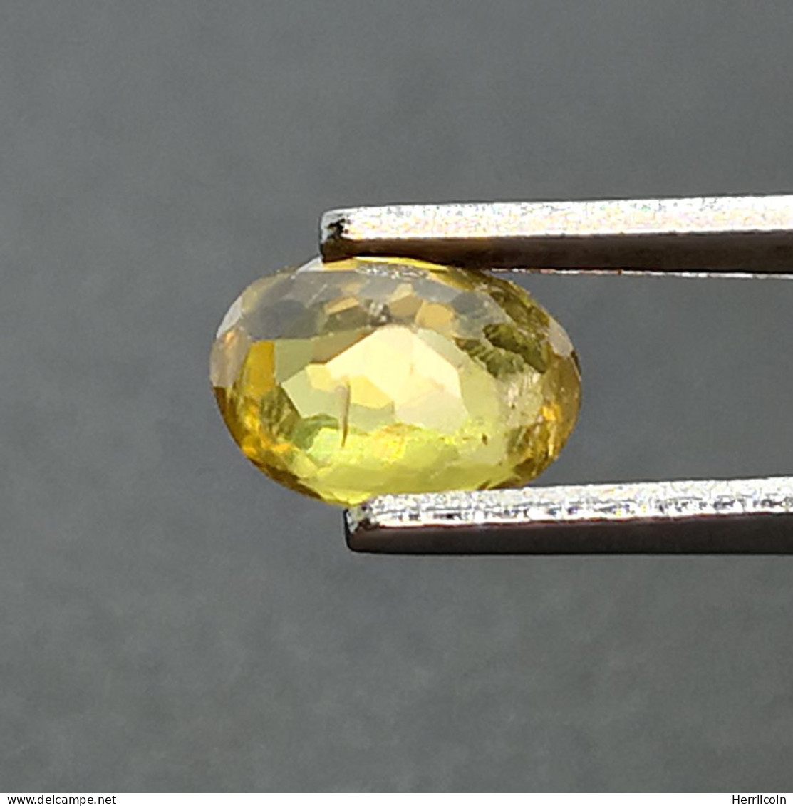 Sphène Naturel De Madagascar- Ovale 0.87 Carat - 6.8 X 5.0 X 3.0 Mm - Other & Unclassified