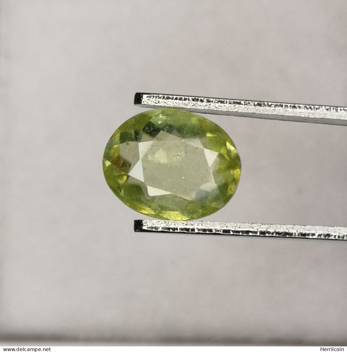 Sphène Naturel De Madagascar- Ovale 0.88 Carat - 7.5 X 6 X 2.3 Mm - Other & Unclassified