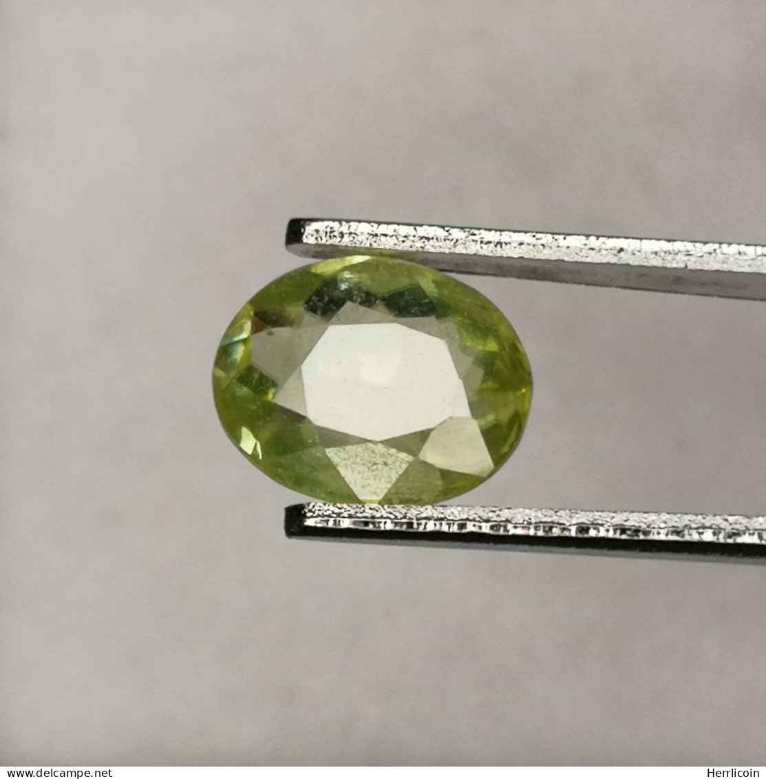 Sphène Naturel De Madagascar- Ovale 0.88 Carat - 7.5 X 6 X 2.3 Mm - Altri & Non Classificati