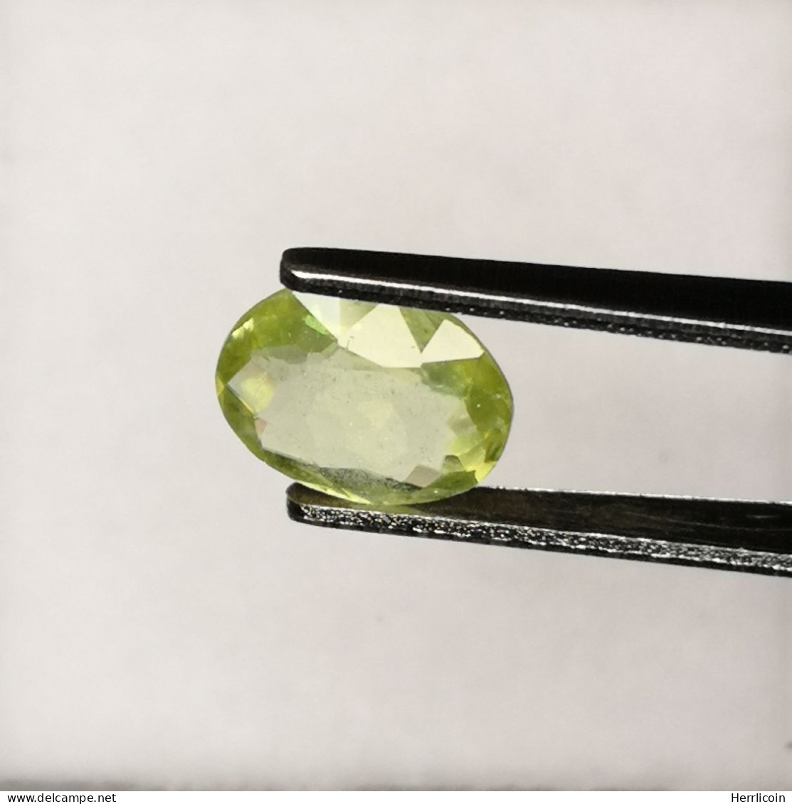 Sphène Naturel De Madagascar- Ovale 0.88 Carat - 7.5 X 6 X 2.3 Mm - Other & Unclassified