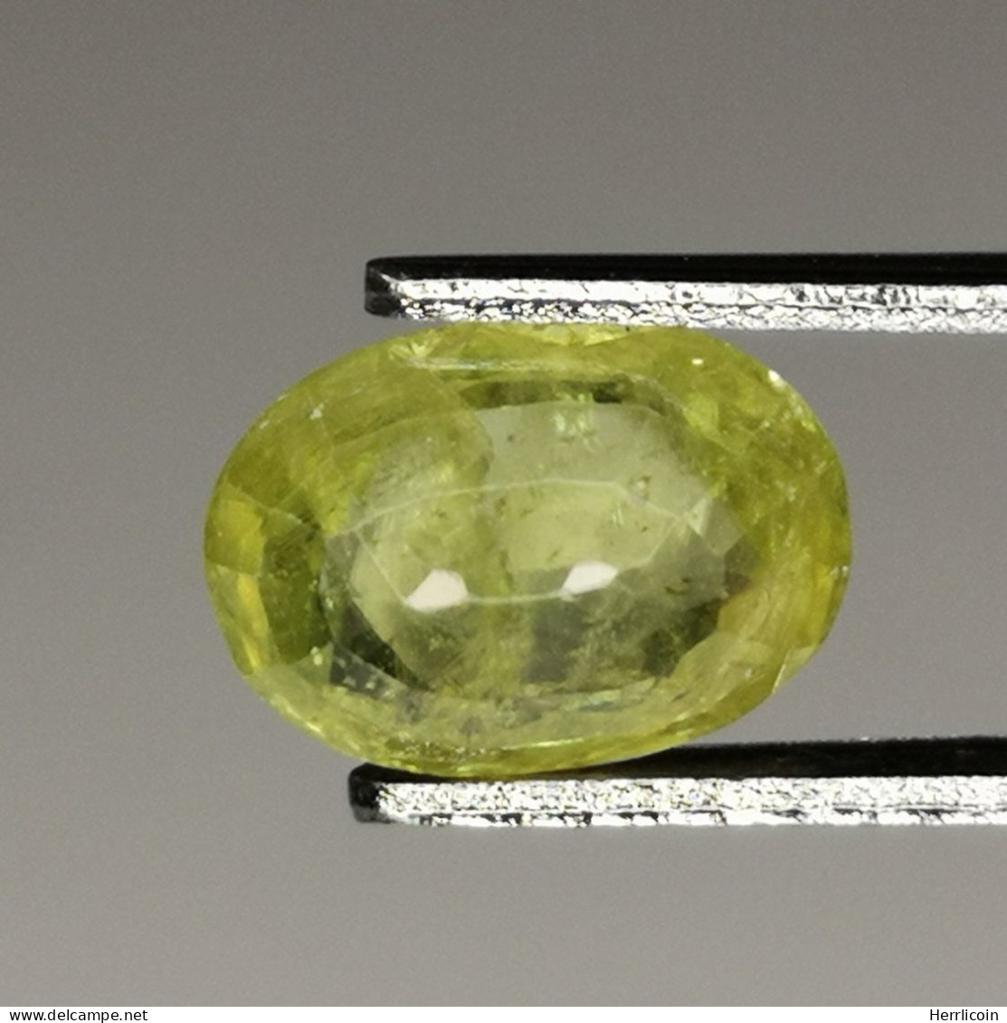 Sphène Naturel De Madagascar- Coupe Ovale 1.62 Carat -  8.7 X 6.3 X 3.4 Mm - Autres & Non Classés