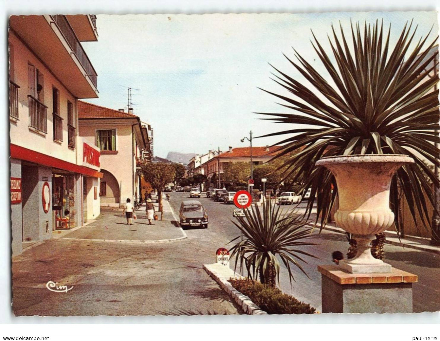 ST LAURENT DU VAR : Avenue Général-Leclerc - Très Bon état - Saint-Laurent-du-Var