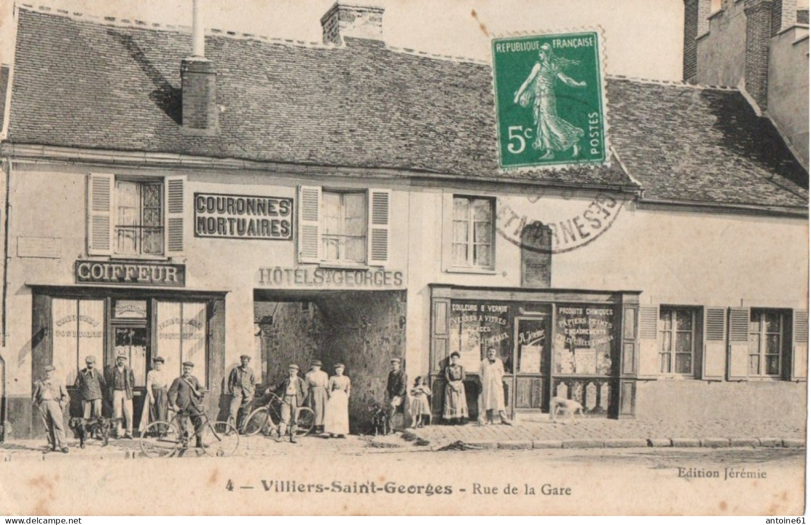VILLIERS SAINT GEORGES -- Rue De La Gare  (  Animation Devant Commerces ) - Villiers Saint Georges