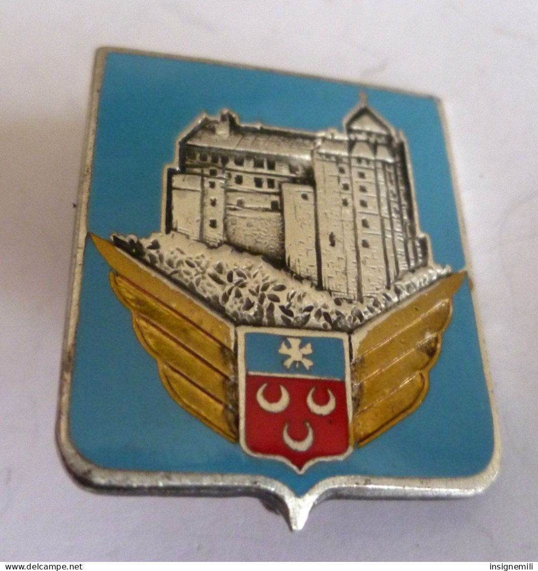 INSIGNE BA 279 CHATEAUDUN, émail - DRAGO PARIS A 1001 - Armée De L'air