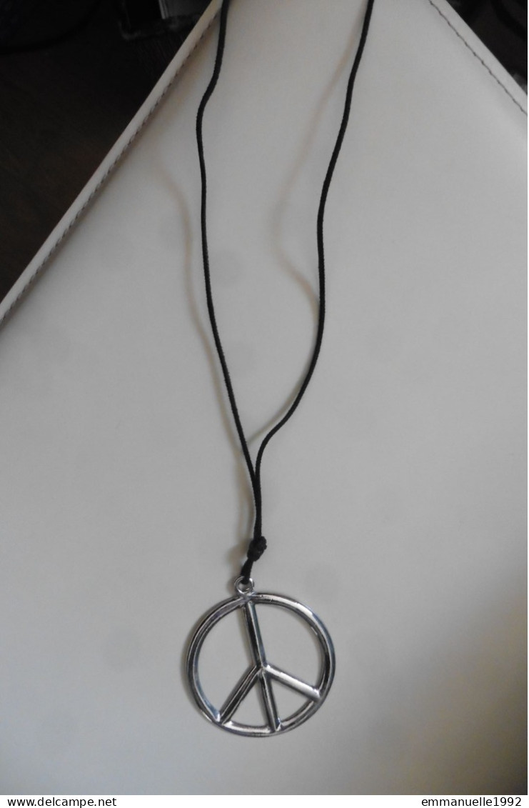 Collier Pendentif Rond En Métal Argenté Signe De La Paix Sur Cordon Noir Longueur Réglable - Halsketten