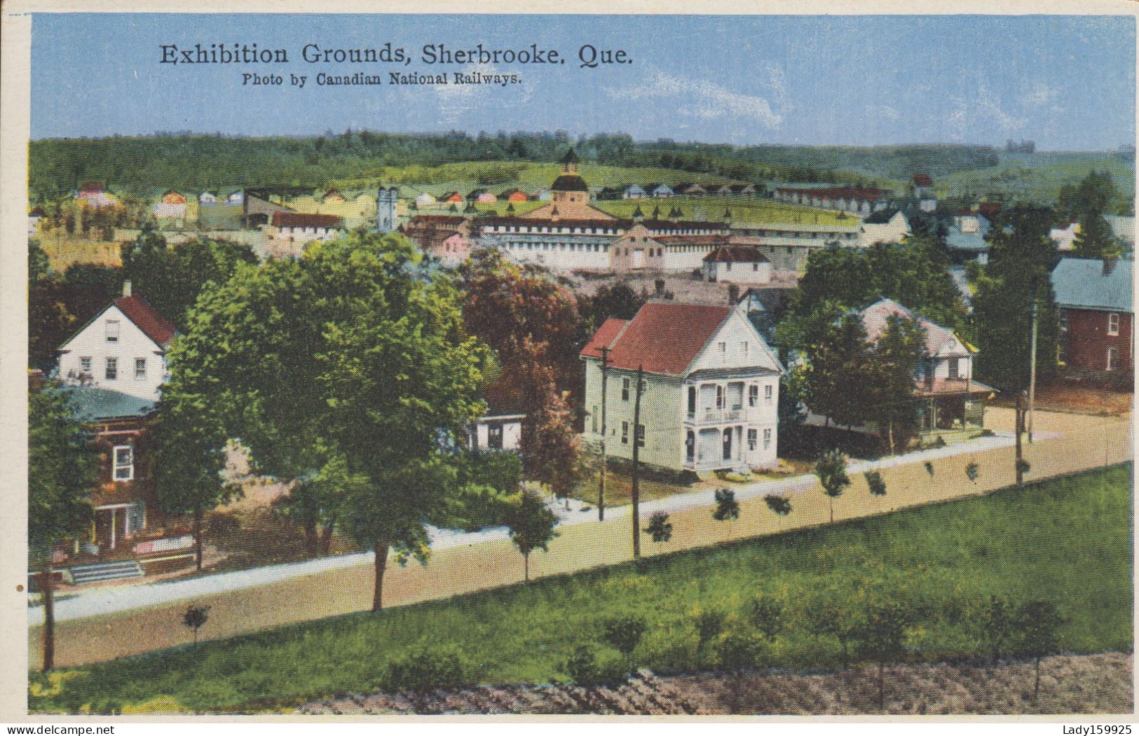 Exhibition Grounds Sherbrooke Québec Canada. Regarder L'horizon Grand Terrain - Sherbrooke