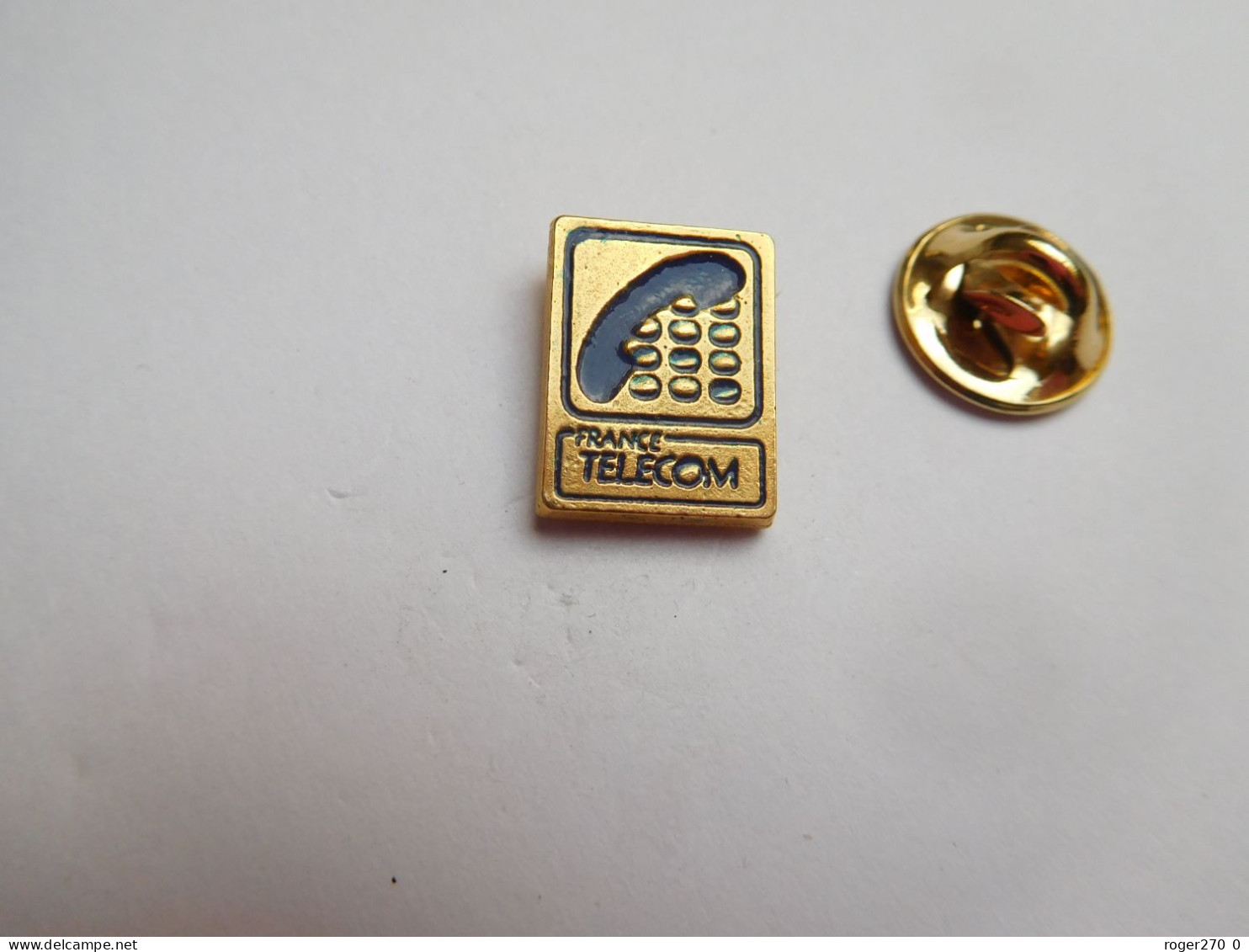 Beau Pin's , France Télécom , Dimensions : 11x14 Mm , Non Signé - Telecom De Francia