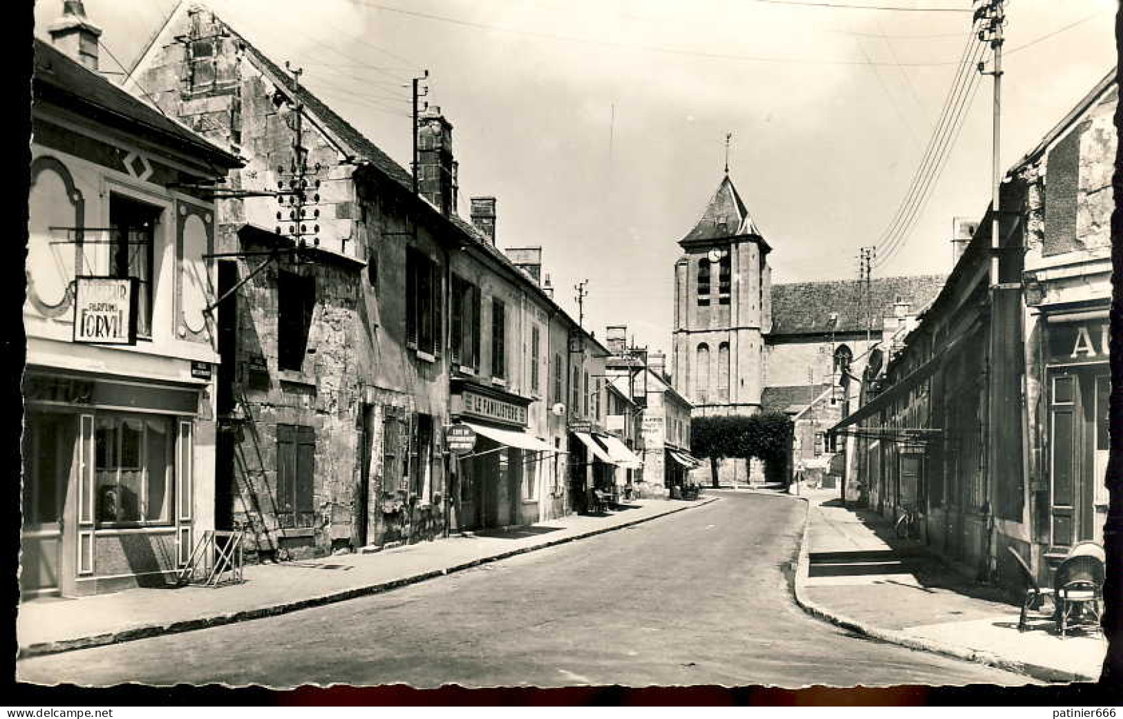 Gouvieux Eglise Et Rue Principale - Gouvieux