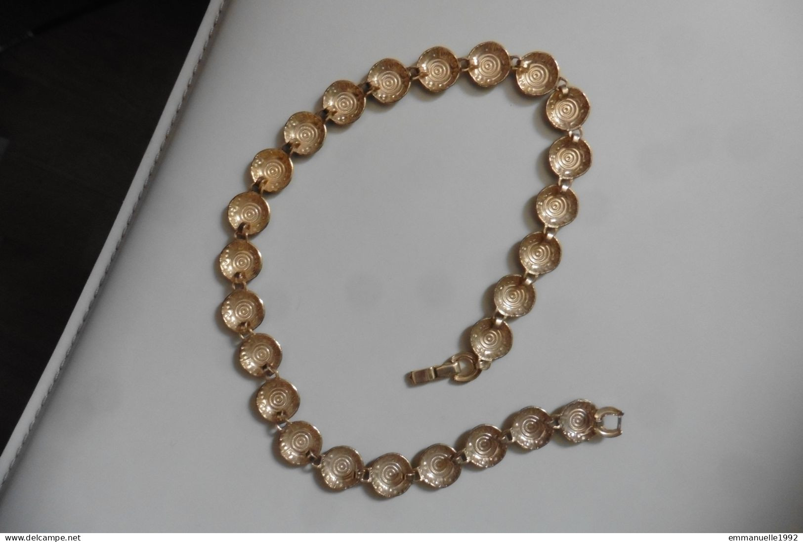 Collier Style Antique Pièces En Métal Doré Ciselé Façon Damasquin Or De Tolède - Necklaces/Chains