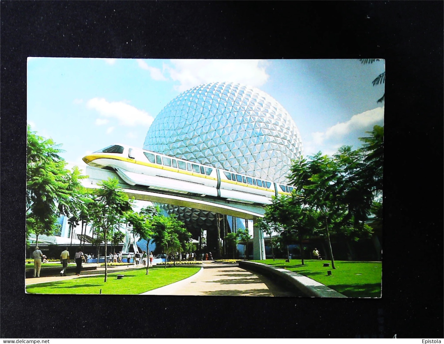 ►  FUTURE WORLD. Sleek Monorail SPaceship Earth 1986. Orlando Florida To France - Orlando