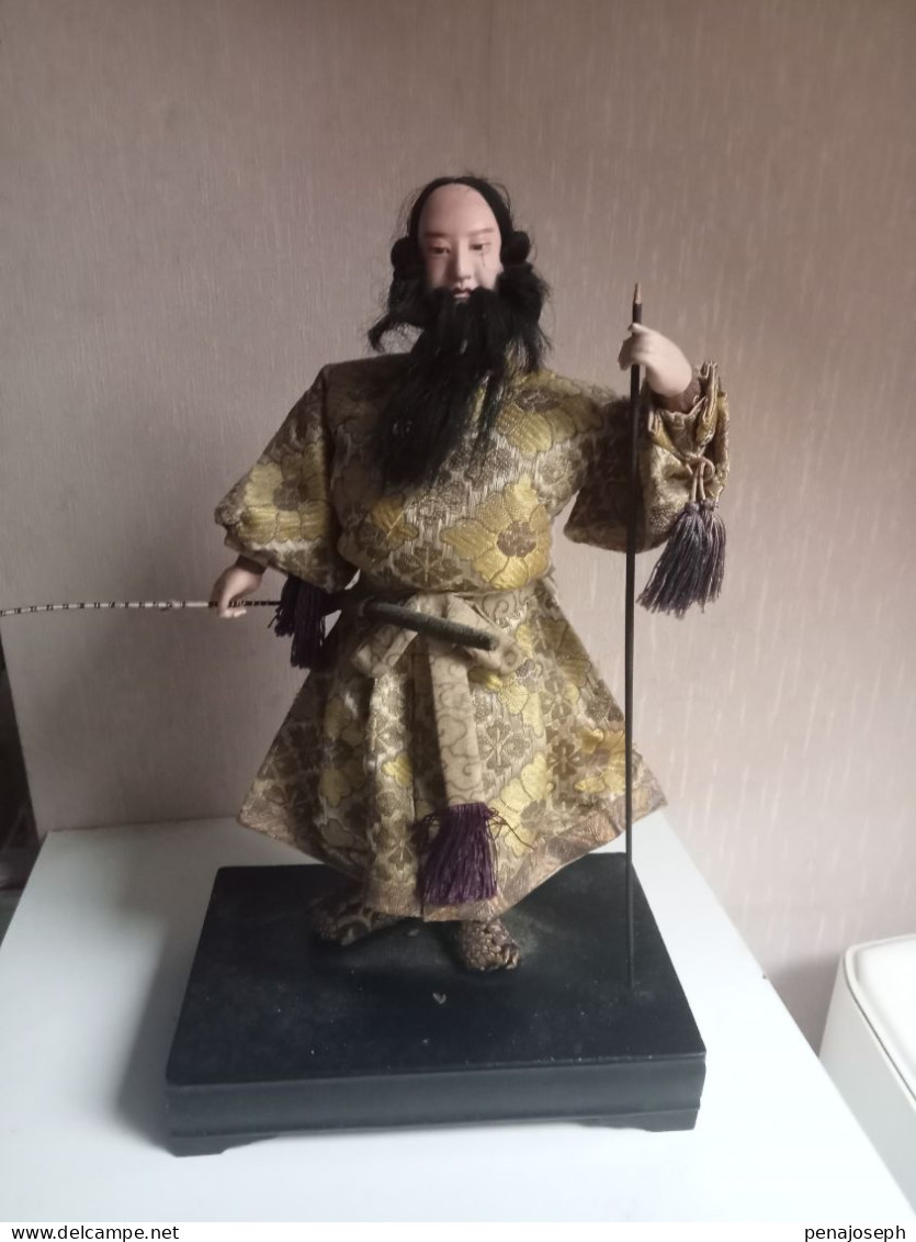 Statuette Ancienne Samourai En Habit De Soie Hauteur 34 Cm - Asian Art