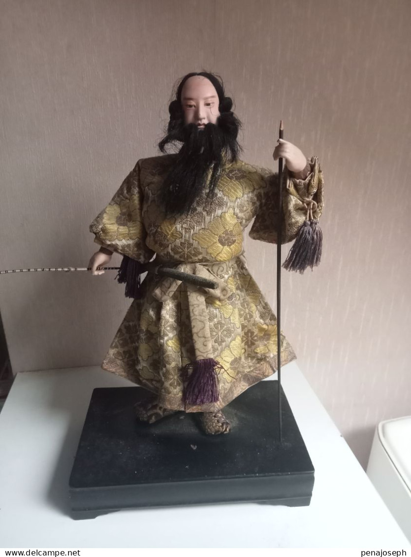 Statuette Ancienne Samourai En Habit De Soie Hauteur 34 Cm - Asian Art