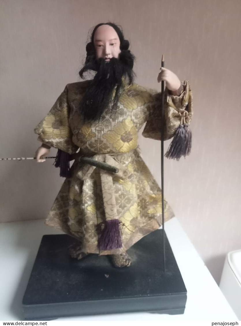 Statuette Ancienne Samourai En Habit De Soie Hauteur 34 Cm - Art Asiatique