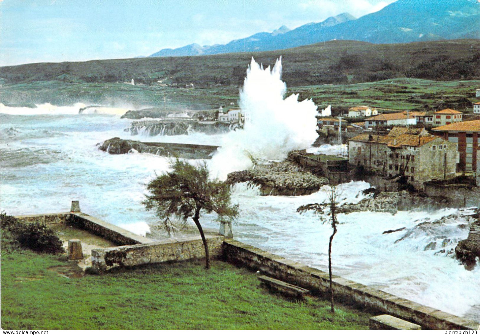 Llanes - Tempête Sur La Côte - Entrée Du Port - Asturias (Oviedo)