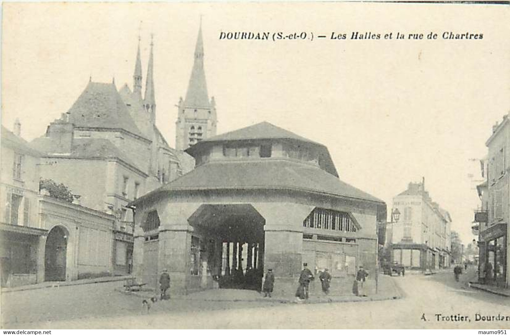 91 DOURDAN -  Les Halles Et Rue De Chartres . - Etrechy