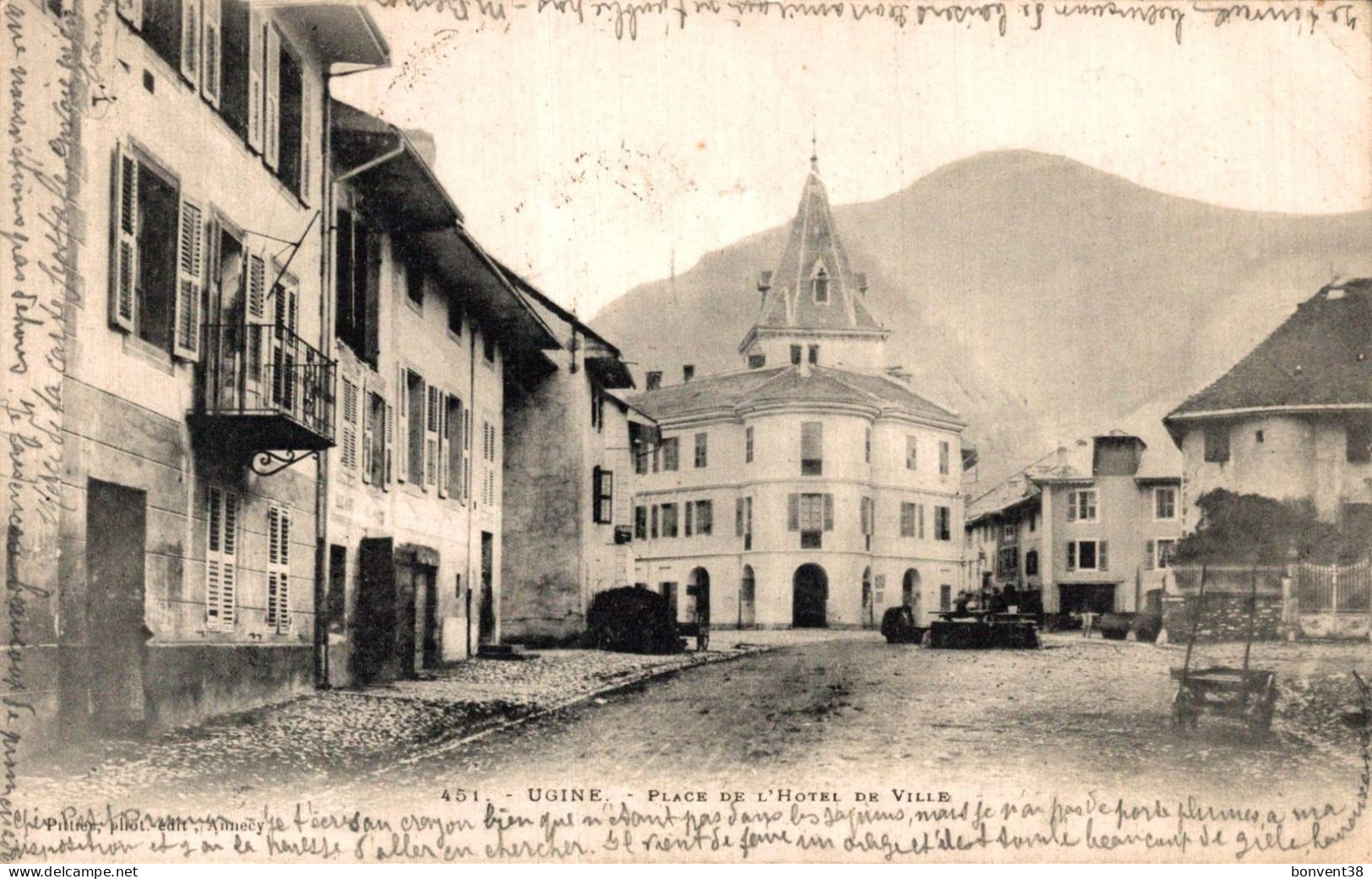 K0302 - UGINES - D73 - Place De L'Hôtel De Ville - Ugine