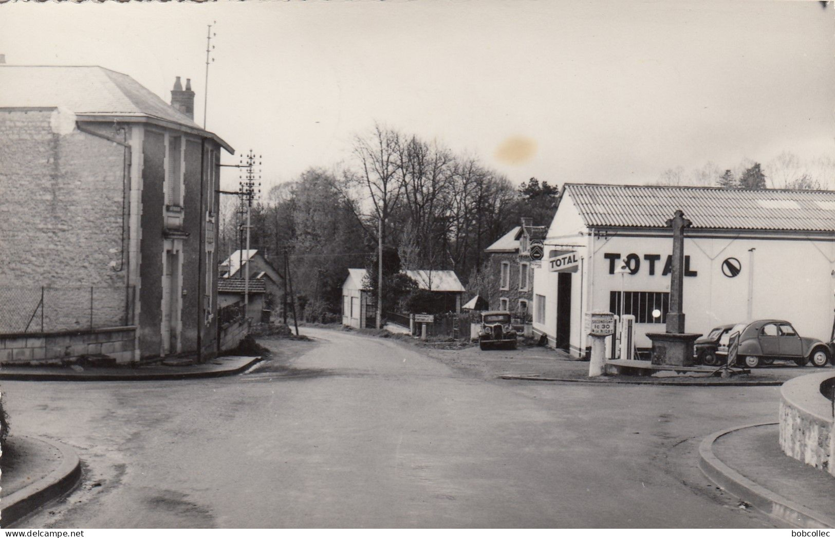 MAZIERES-en-GATINE (Deux-Sèvres): Sortie Du Village - Station Service TOTAL - Mazieres En Gatine