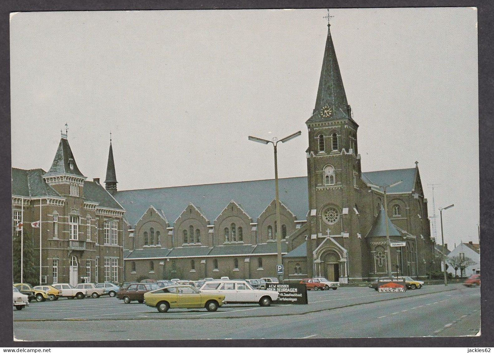 105547/ HEUSDEN, St-Willibrorduskerk En -plein - Heusden-Zolder