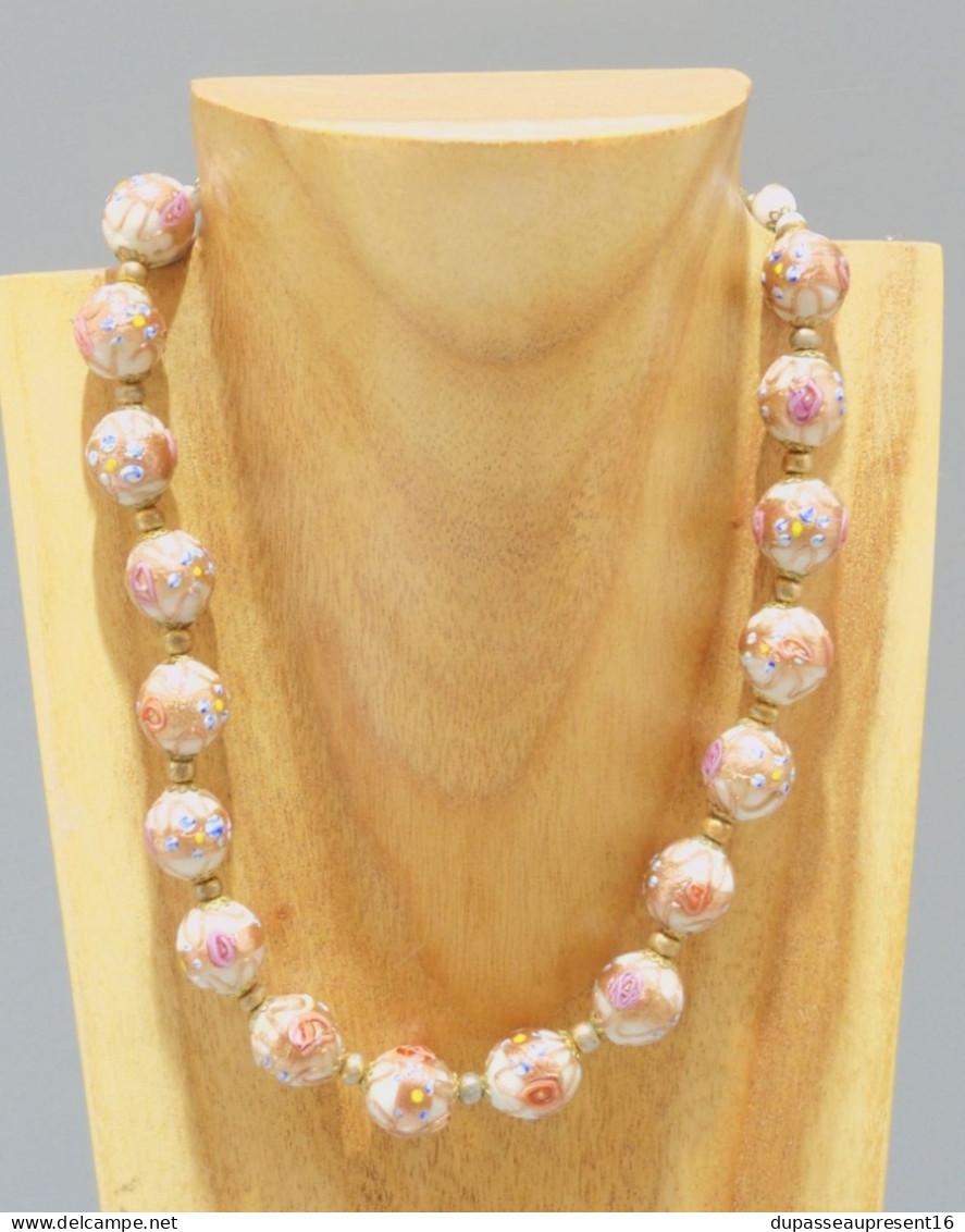 -JOLI COLLIER VINTAGE PERLES OPALINE Dorées émaillées MURANO?  Bijou Ancien   E - Necklaces/Chains