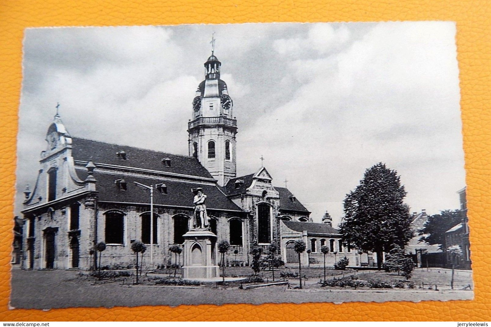 RUPELMONDE  -  Marktplein Met Kerk En Standbeeld Van Mercator - Kruibeke