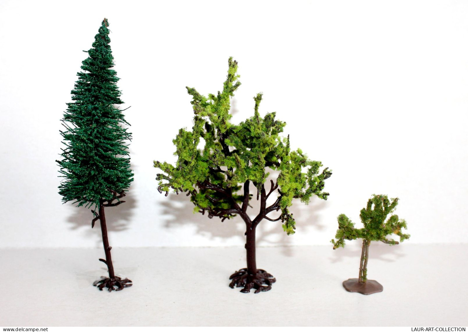 BUSCH, LOT De 3 ARBRE SAPIN CHENE, DECOR PAYSAGE HO, H:5,12,13cm - MINIATURE TRAIN - MODELISME FERROVIAIRE  (1712.282) - Streckendekoration