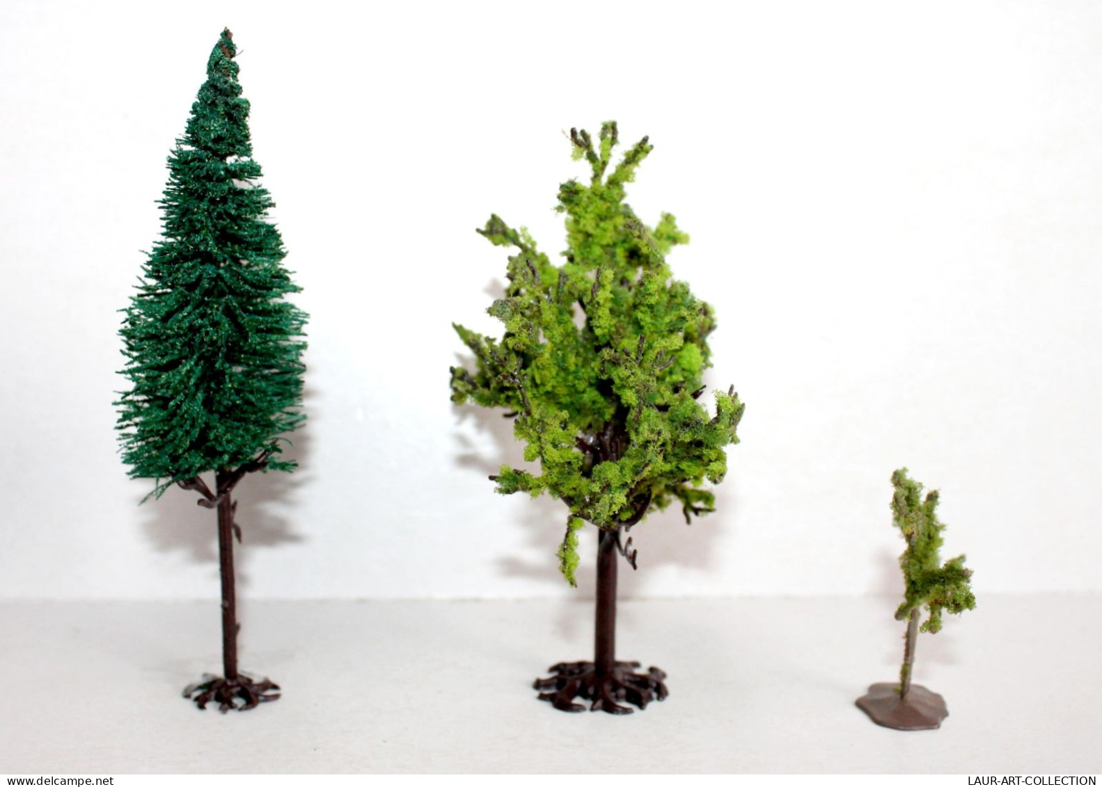 BUSCH, LOT De 3 ARBRE SAPIN CHENE, DECOR PAYSAGE HO, H:5,12,13cm - MINIATURE TRAIN - MODELISME FERROVIAIRE  (1712.282) - Streckendekoration