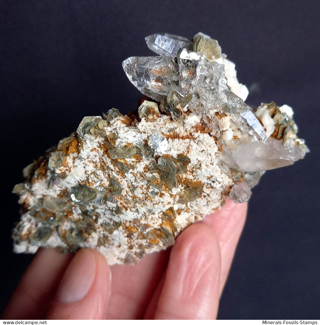 #U15 - Beau QUARTZ Cristaux Avec Muscovite (Val Bedretto, Suisse) - Minéraux