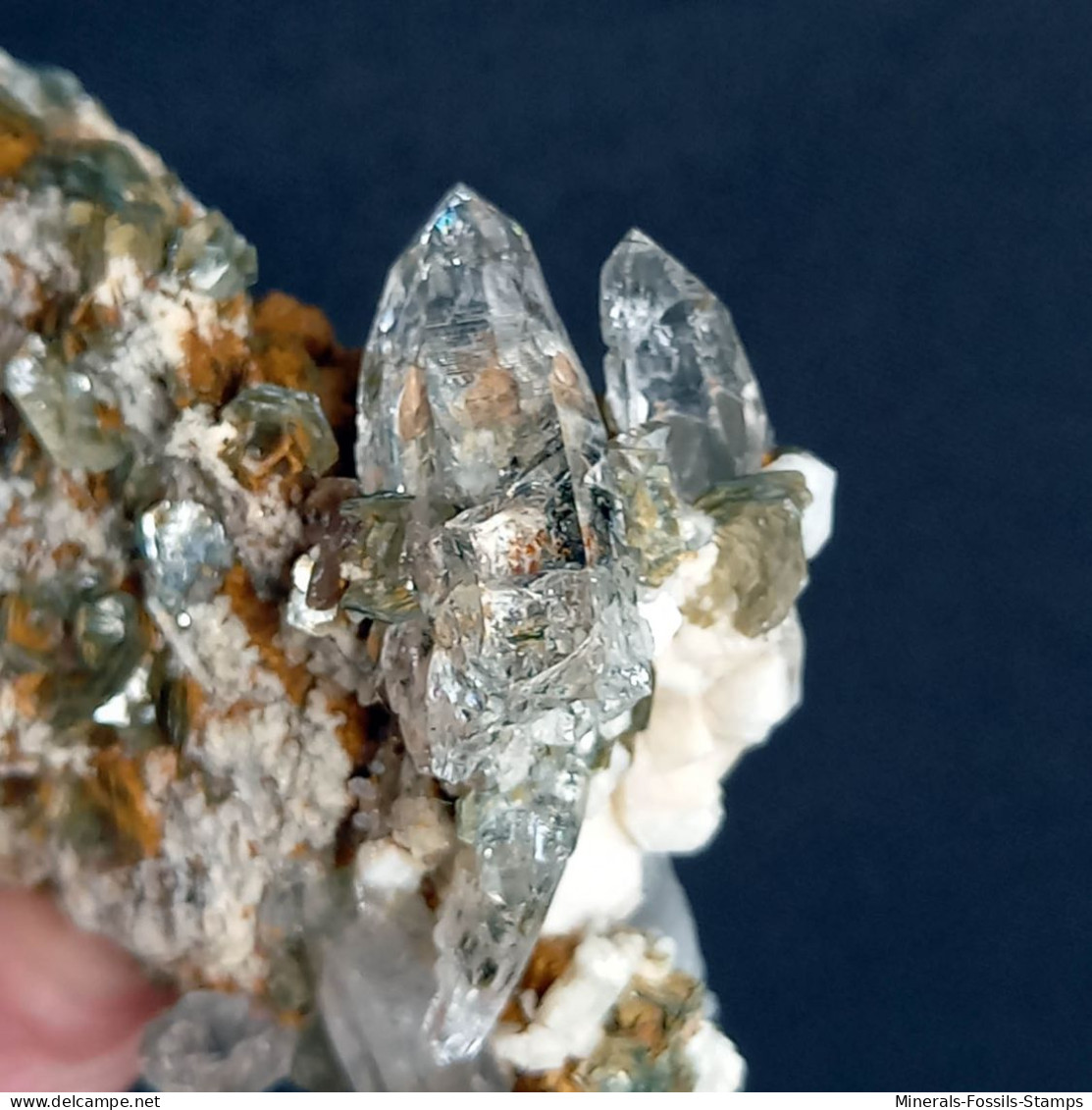 #U15 - Beau QUARTZ Cristaux Avec Muscovite (Val Bedretto, Suisse) - Minéraux