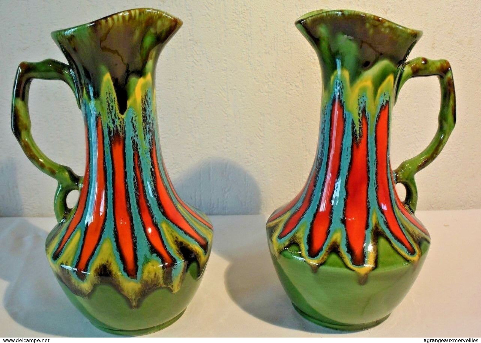 C36 Magnifiques Paires De Vase Avec Décor En Coulée - Vases