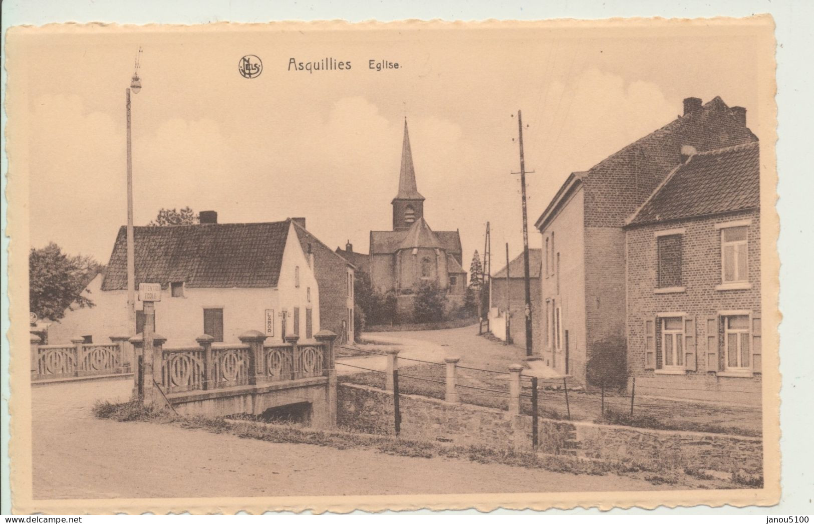 CARTES POSTALES    BELGIQUE (  PROV. DU HAINAUT )  ASQUILLIES      L'EGLISE. - Quévy