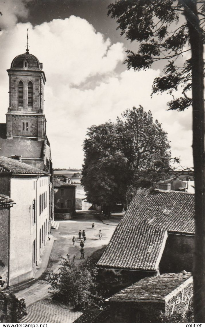 49 - Montfaucon-sur-Moine  -  L'Eglise St-Jacques - Montfaucon