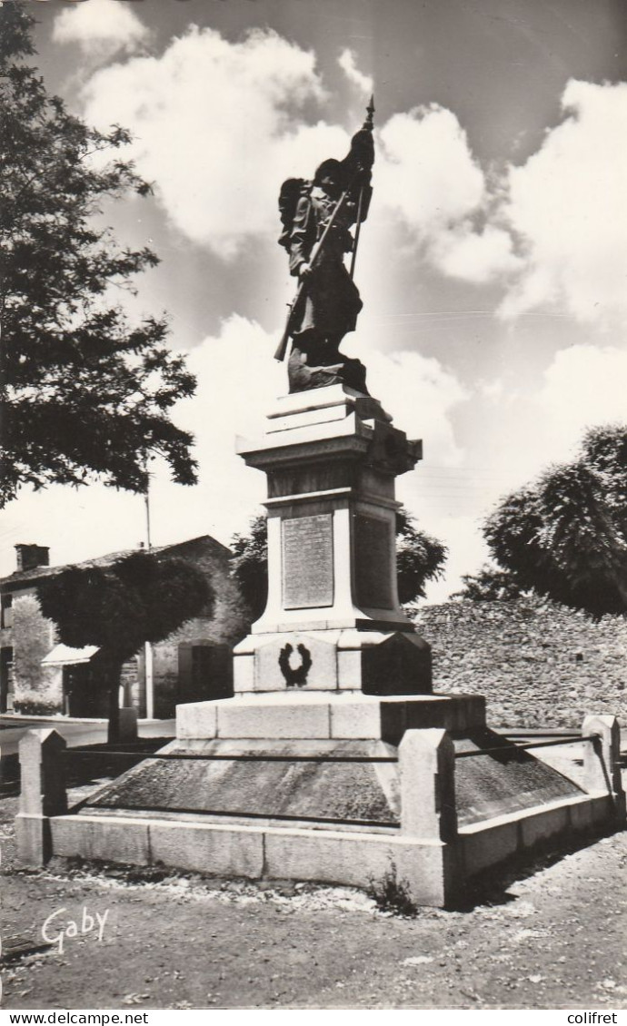 49 - Montfaucon-sur-Moine  -  Le Monument Aux Morts - Montfaucon