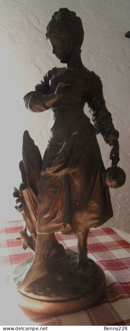 Statuette En étain Flambé Sur Socle En Marbre, Signée - Bronzi