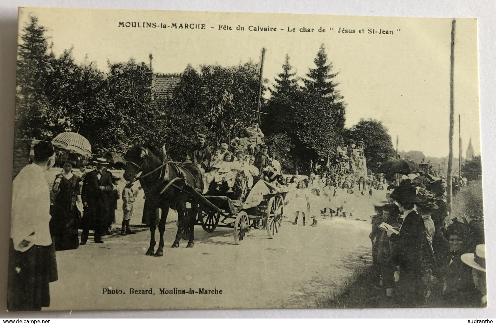 CPA 61 Moulins La Marche Belle Animation - Fête Du Calvaire - Le Char De Jésus Et St Jean - Photo Bezard - Moulins La Marche