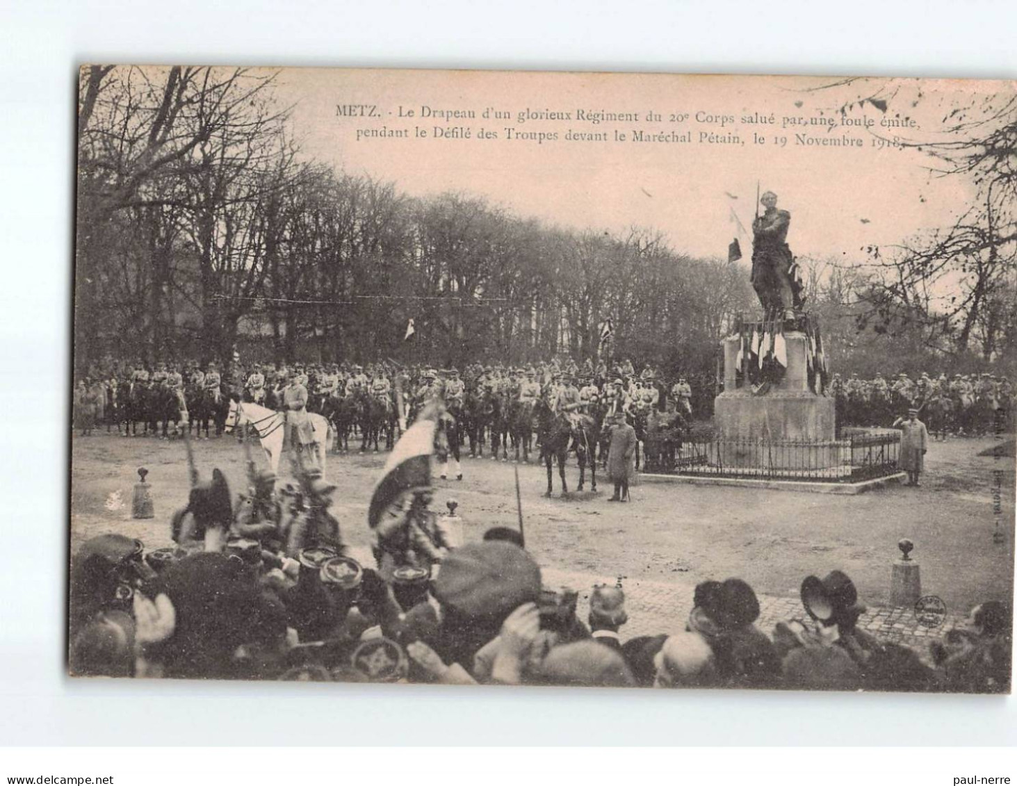 METZ : Le Drapeau D'un Glorieux Régiment Du 20e Corps, Salué Par Une Foule Pendant Les Défilé En 1918 - Très Bon état - Metz Campagne