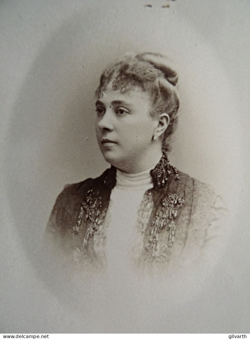 PHOTO ANCIENNE CDV Portrait jeune femme Photo Otto à Paris place